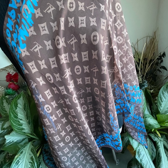 Louis Vuitton Monogram Graffiti Wrap/Shawl Scarf. - Picture 7 of 15